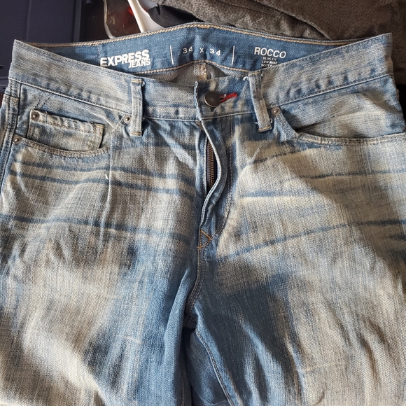 Express - Picture 4 of 4